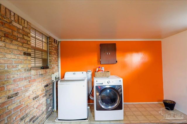 1551 Sunny Ridge Ln, Cantonment, FL 32533