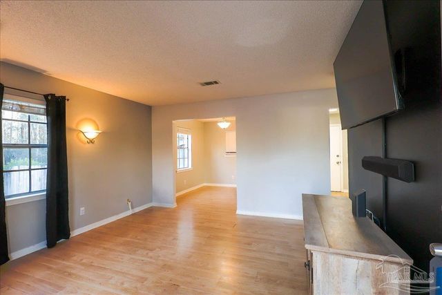 1551 Sunny Ridge Ln, Cantonment, FL 32533