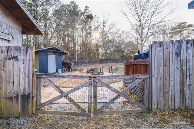 1551 Sunny Ridge Ln, Cantonment, FL 32533