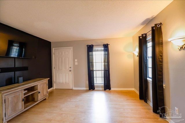 1551 Sunny Ridge Ln, Cantonment, FL 32533