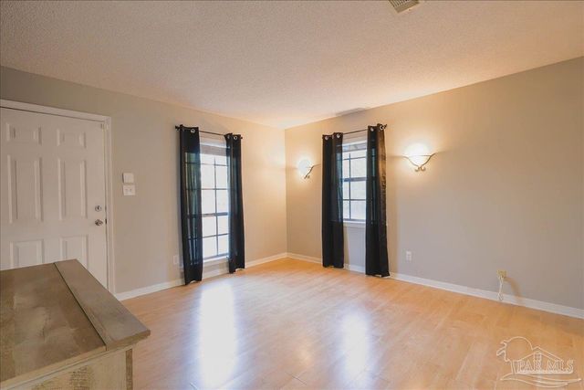 1551 Sunny Ridge Ln, Cantonment, FL 32533