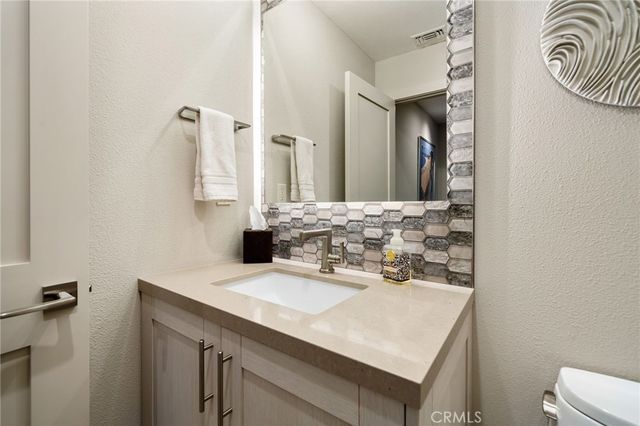 387 Red River, Palm Desert, CA 92211