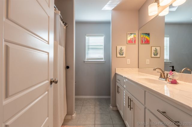 8897 S 256th East Place, Broken Arrow, OK 74014