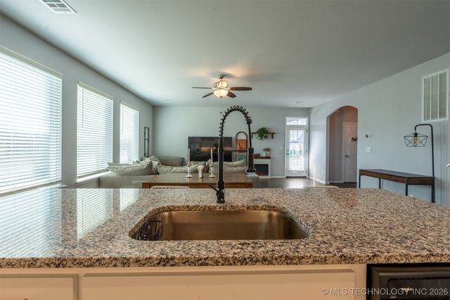 8897 S 256th East Place, Broken Arrow, OK 74014