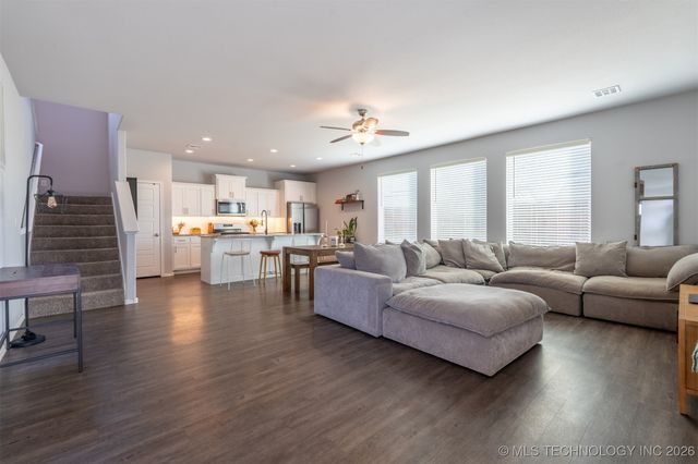 8897 S 256th East Place, Broken Arrow, OK 74014