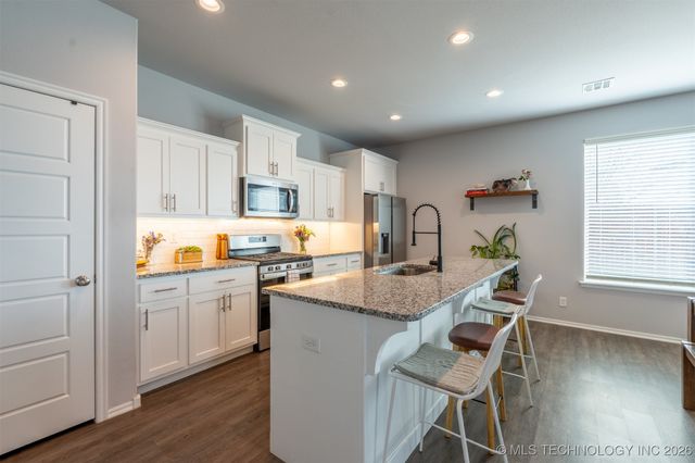 8897 S 256th East Place, Broken Arrow, OK 74014