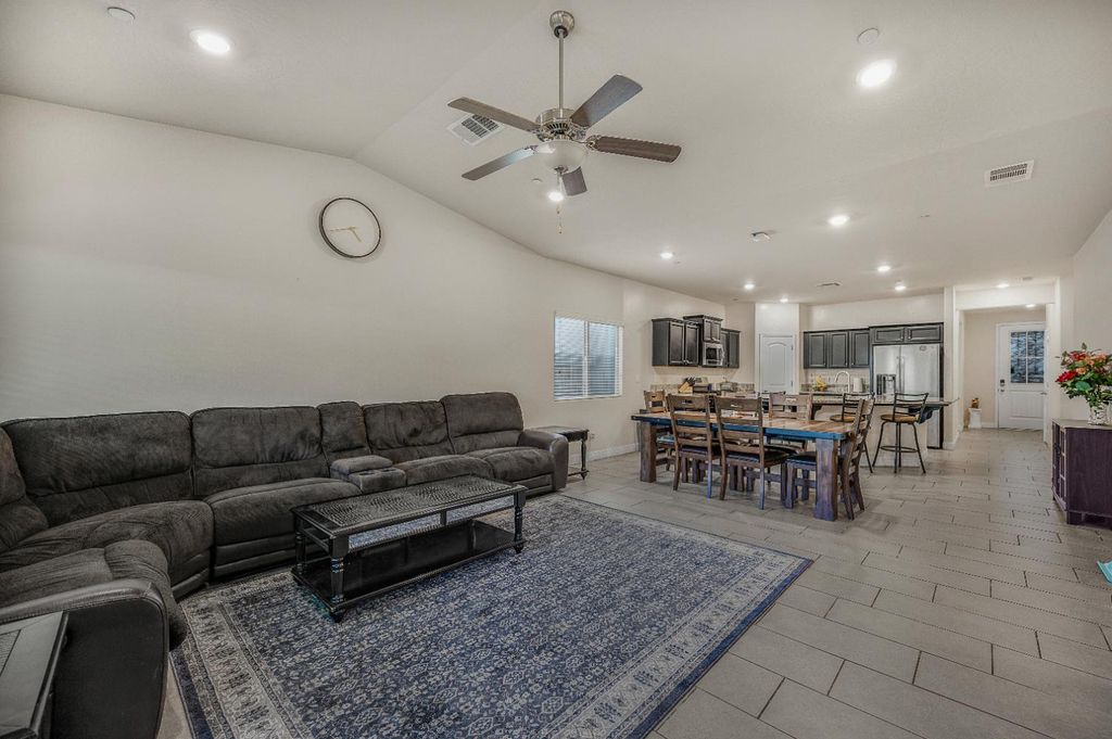 Image 15 of property listing at 5432 W Lamona Avenue, Fresno, CA 93722