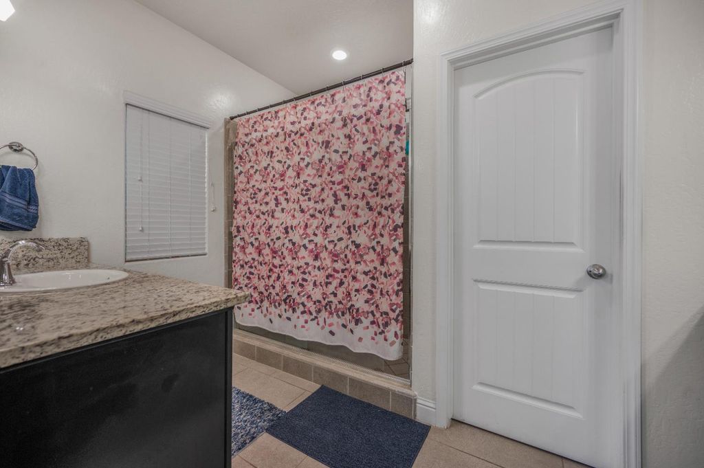 Image 21 of property listing at 5432 W Lamona Avenue, Fresno, CA 93722