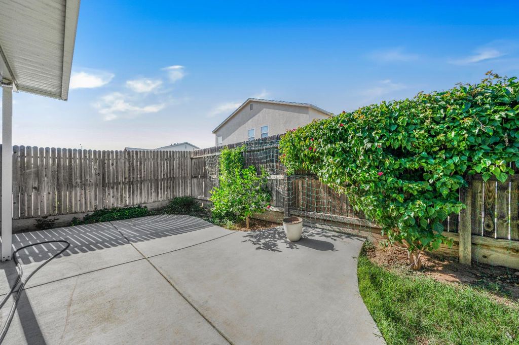 Image 26 of property listing at 5432 W Lamona Avenue, Fresno, CA 93722