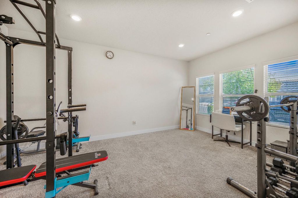 Image 5 of property listing at 5432 W Lamona Avenue, Fresno, CA 93722