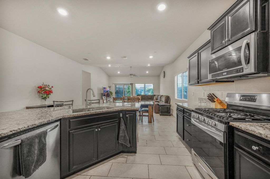Image 9 of property listing at 5432 W Lamona Avenue, Fresno, CA 93722