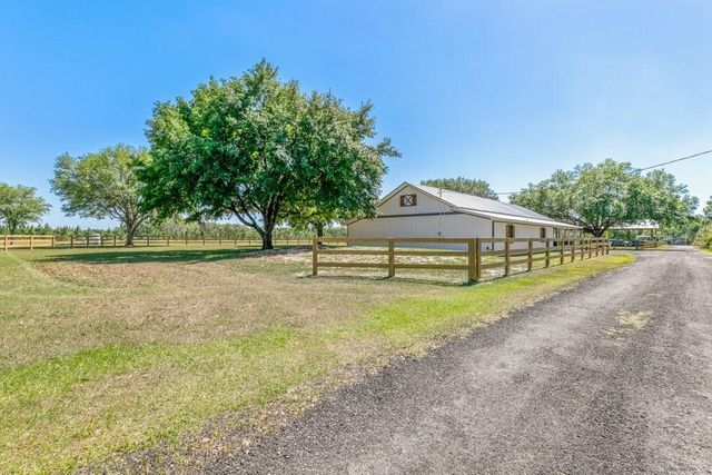 641 E STATE ROAD 100, San Mateo, FL 32187