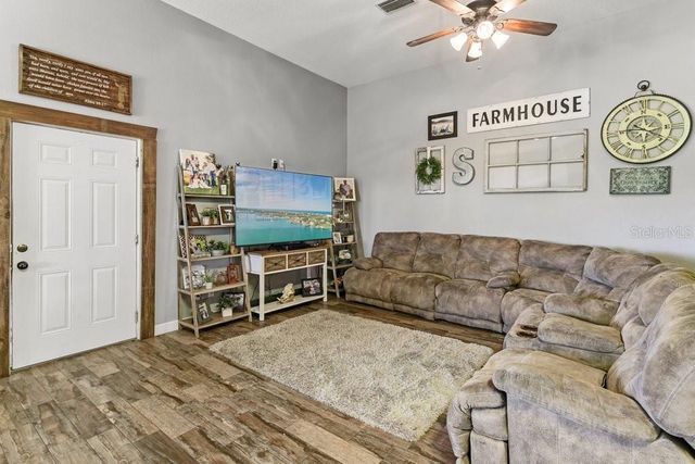 641 E STATE ROAD 100, San Mateo, FL 32187