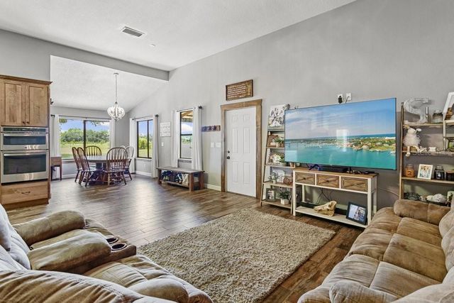 641 E STATE ROAD 100, San Mateo, FL 32187