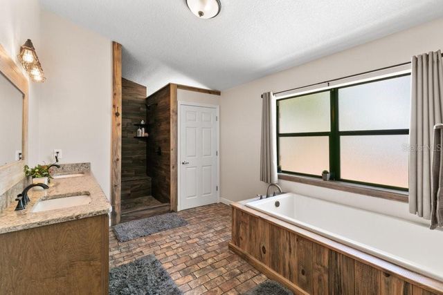 641 E STATE ROAD 100, San Mateo, FL 32187