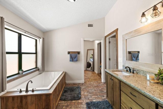 641 E STATE ROAD 100, San Mateo, FL 32187