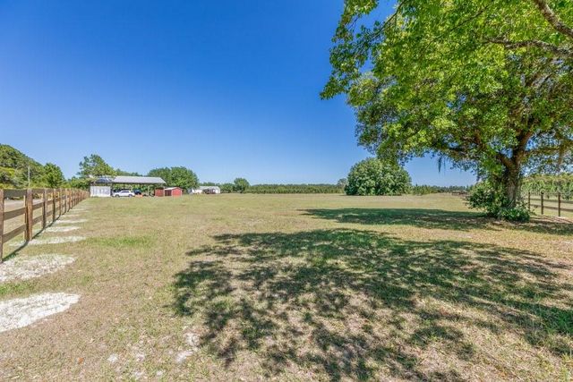 641 E STATE ROAD 100, San Mateo, FL 32187