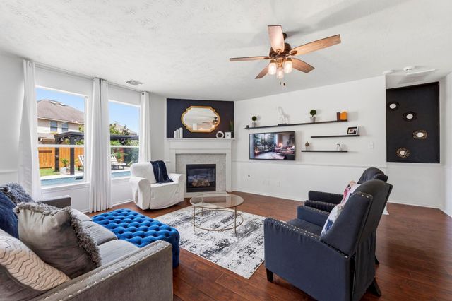 19 W Lasting Spring Circle, Spring, TX 77389