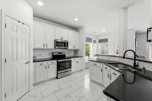 19 W Lasting Spring Circle, Spring, TX 77389