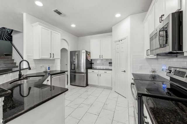 19 W Lasting Spring Circle, Spring, TX 77389