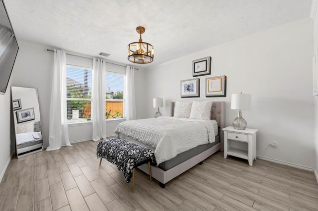 19 W Lasting Spring Circle, Spring, TX 77389