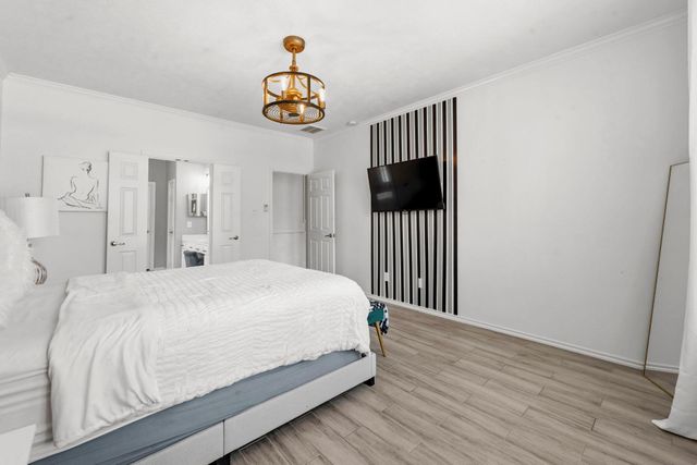 19 W Lasting Spring Circle, Spring, TX 77389