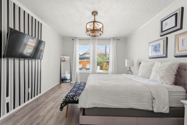 19 W Lasting Spring Circle, Spring, TX 77389