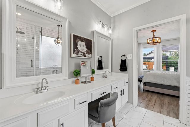 19 W Lasting Spring Circle, Spring, TX 77389