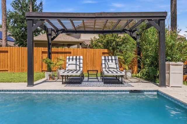 19 W Lasting Spring Circle, Spring, TX 77389