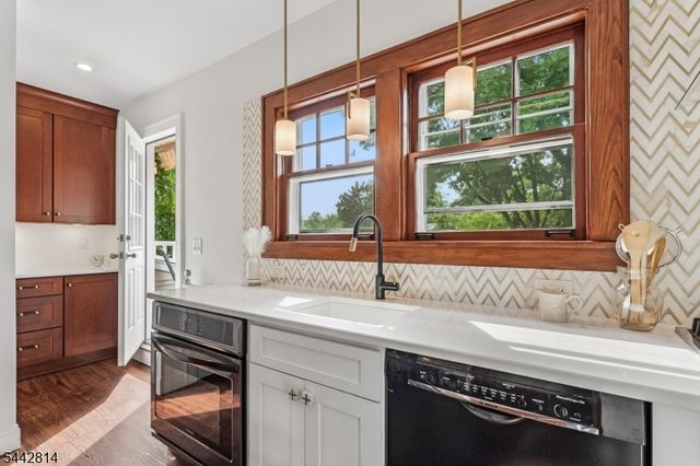 11 Brookwood Dr, Maplewood Twp., NJ 07040