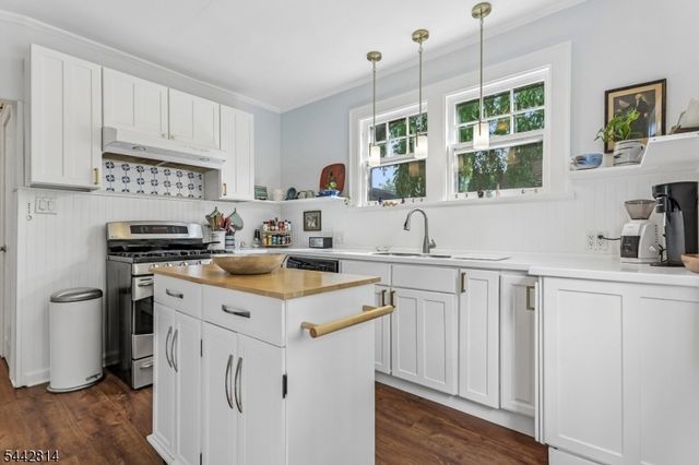11 Brookwood Dr, Maplewood Twp., NJ 07040