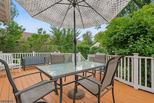 11 Brookwood Dr, Maplewood Twp., NJ 07040