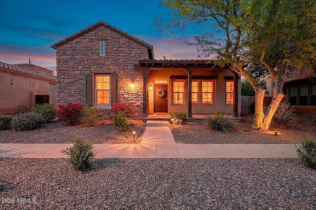 Image 1 of property listing at 15336 W CHARTER OAK Road, Surprise, AZ 85379