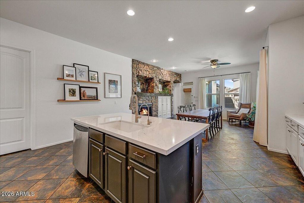 Image 14 of property listing at 15336 W CHARTER OAK Road, Surprise, AZ 85379