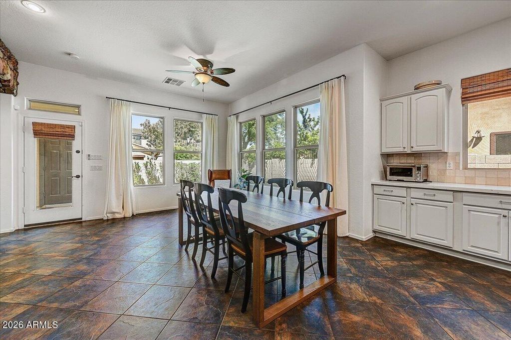 Image 15 of property listing at 15336 W CHARTER OAK Road, Surprise, AZ 85379