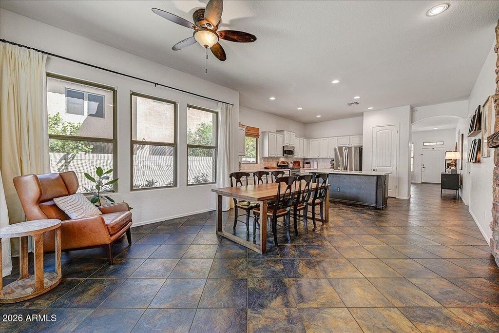 Image 16 of property listing at 15336 W CHARTER OAK Road, Surprise, AZ 85379