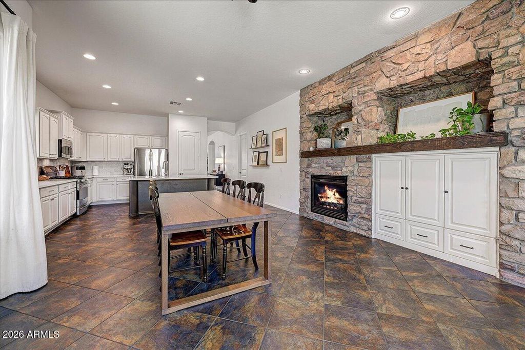 Image 17 of property listing at 15336 W CHARTER OAK Road, Surprise, AZ 85379