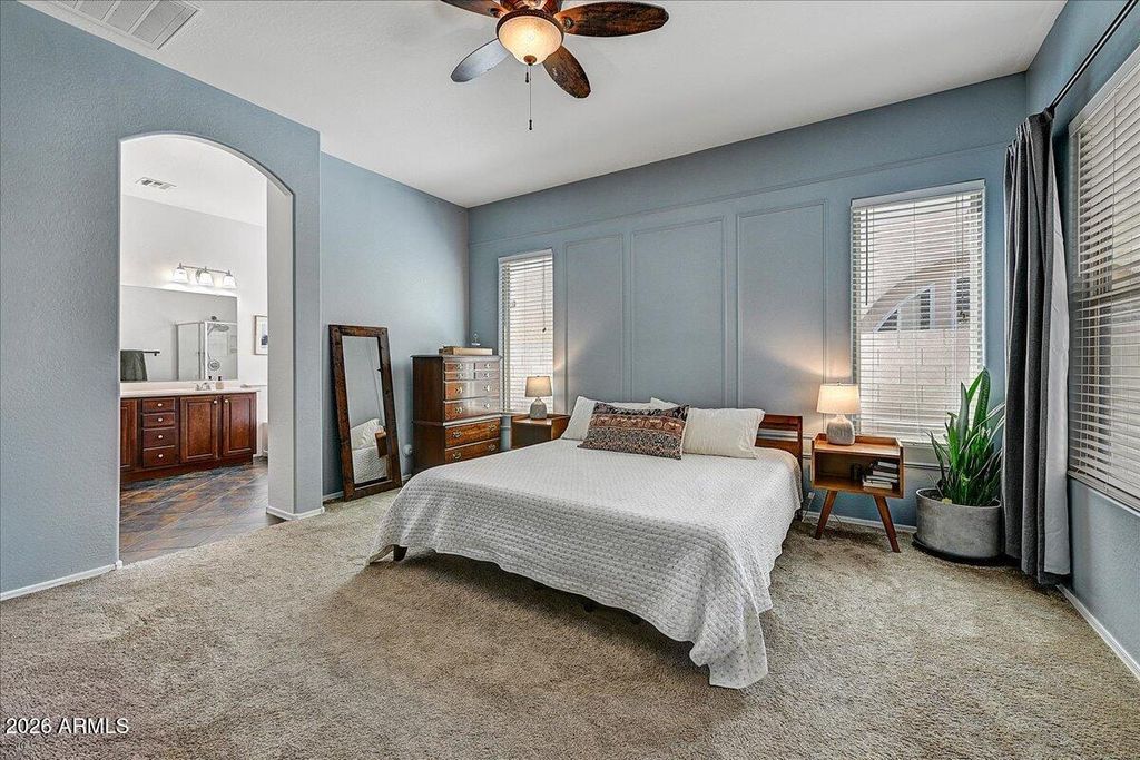 Image 18 of property listing at 15336 W CHARTER OAK Road, Surprise, AZ 85379