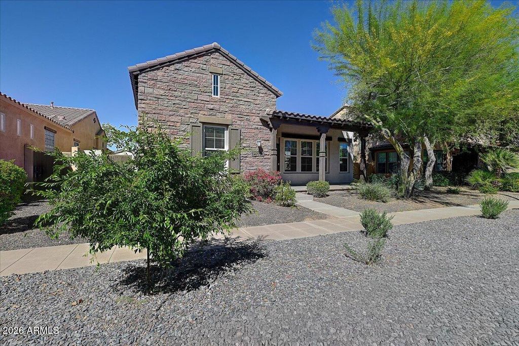 Image 2 of property listing at 15336 W CHARTER OAK Road, Surprise, AZ 85379