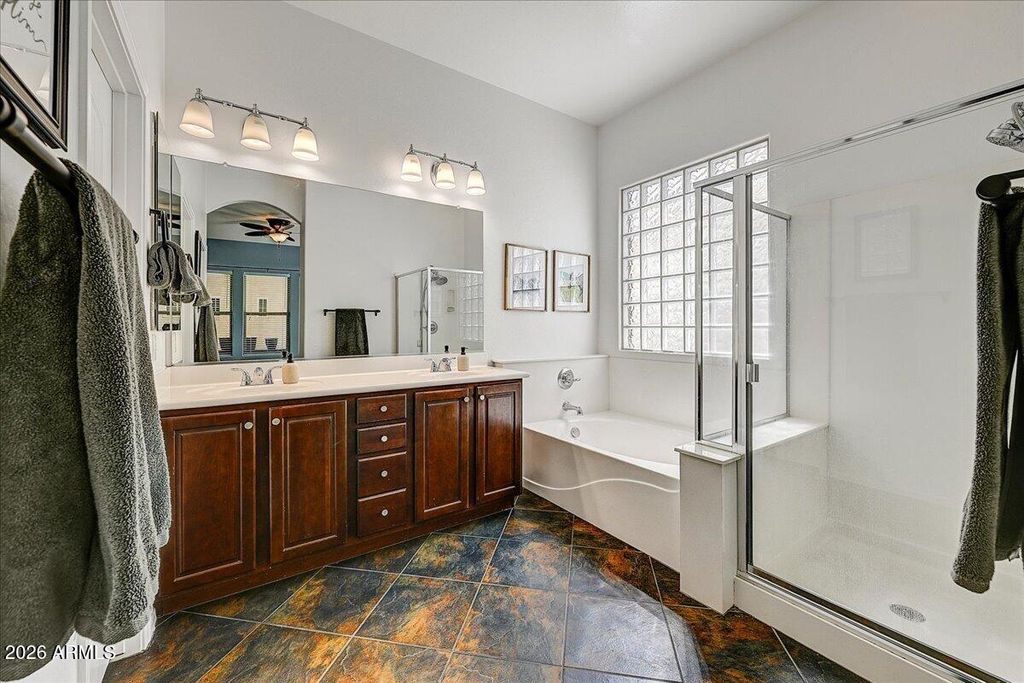 Image 21 of property listing at 15336 W CHARTER OAK Road, Surprise, AZ 85379