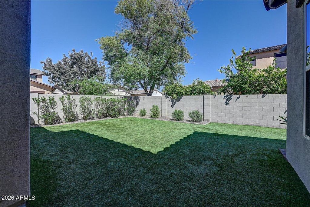 Image 26 of property listing at 15336 W CHARTER OAK Road, Surprise, AZ 85379