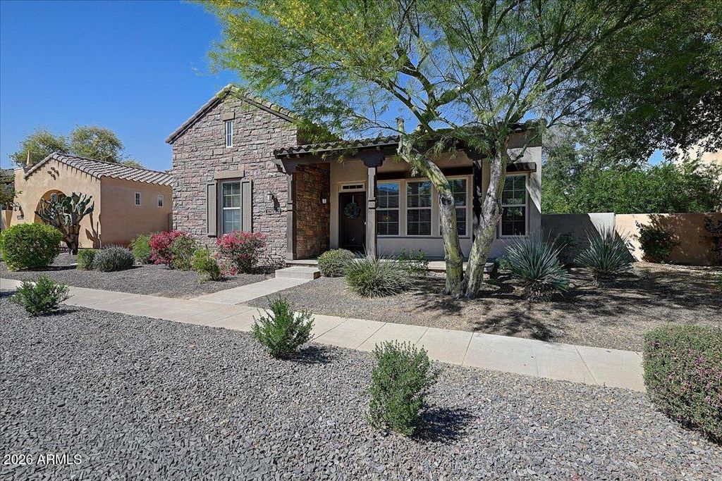 Image 3 of property listing at 15336 W CHARTER OAK Road, Surprise, AZ 85379