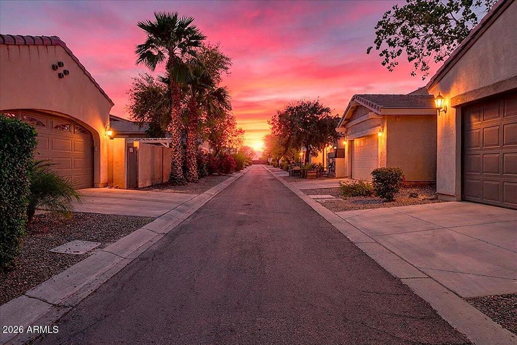 Image 30 of property listing at 15336 W CHARTER OAK Road, Surprise, AZ 85379