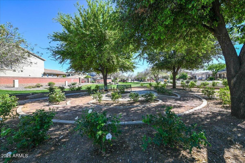 Image 34 of property listing at 15336 W CHARTER OAK Road, Surprise, AZ 85379