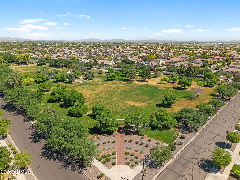 Image 45 of property listing at 15336 W CHARTER OAK Road, Surprise, AZ 85379