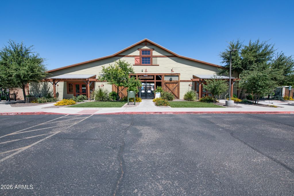 Image 46 of property listing at 15336 W CHARTER OAK Road, Surprise, AZ 85379