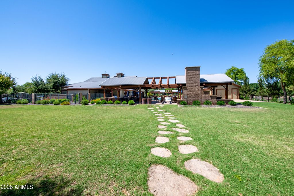 Image 51 of property listing at 15336 W CHARTER OAK Road, Surprise, AZ 85379