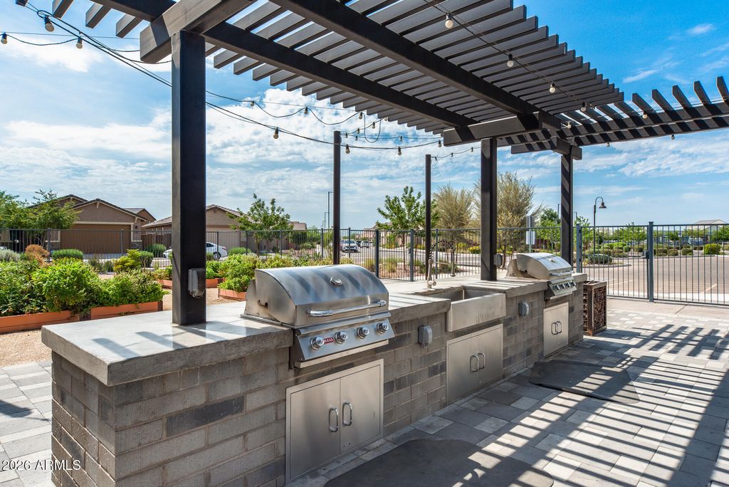 Image 58 of property listing at 15336 W CHARTER OAK Road, Surprise, AZ 85379