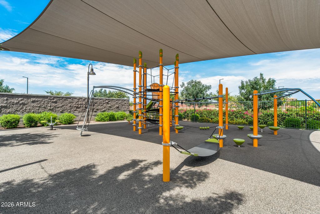 Image 61 of property listing at 15336 W CHARTER OAK Road, Surprise, AZ 85379