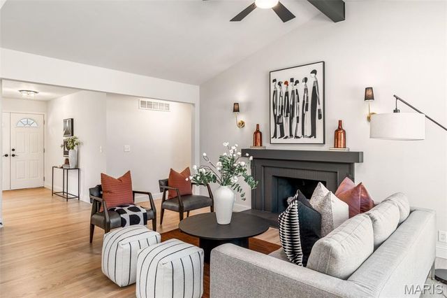 330 Sudbury Lane, Ballwin, MO 63011